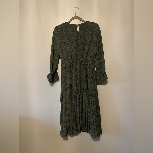 Elegant Green Boho Cottagecore Tiered Midi Dress - Picture 7 of 8